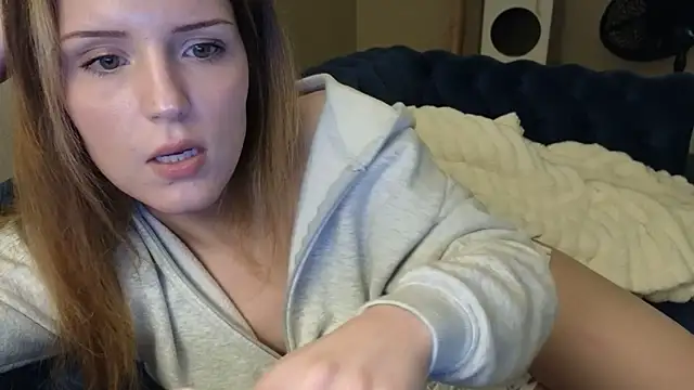 Snapshot of sexylilly69 chatting on April 6, 2026, 4:30 am sexylilly69 online show from April 6, 2026, 4:30 am