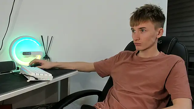 Snapshot of vibemygirl chatting on December 4, 2024, 2:42 pm vibemygirl online show from December 4, 2024, 2:42 pm