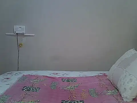 Snapshot of Cariepink chatting on July 1, 2026, 7:20 am Cariepink online show from July 1, 2026, 7:20 am
