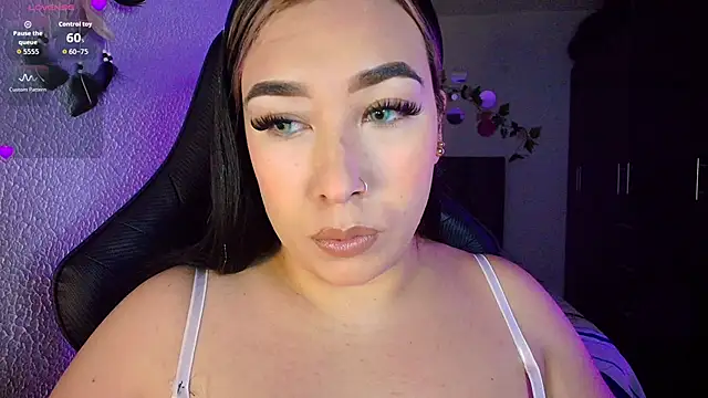 leahtemptation3 online show from February 15, 2026, 10:52 pm