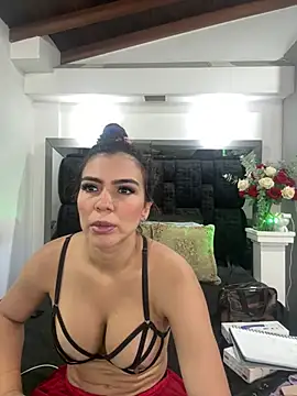 Snapshot of Arianna_Jones1 chatting on July 16, 2026, 12:07 am Arianna Jones1 online show from July 16, 2026, 12:07 am