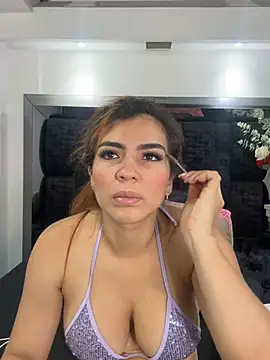 Arianna Jones1 online show from April 24, 2026, 12:12 am
