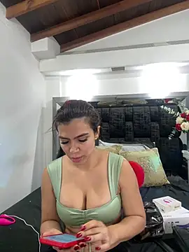 Snapshot of Arianna_Jones1 chatting on July 18, 2026, 12:41 am Arianna Jones1 online show from July 18, 2026, 12:41 am