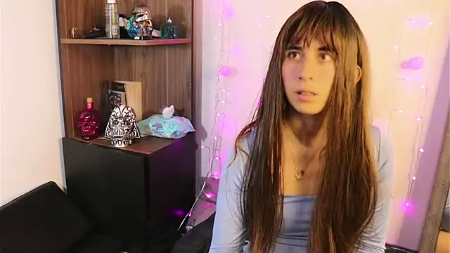 Snapshot of _lucy_white_ chatting on January 13, 2025, 2:39 am lucy white online show from January 13, 2025, 2:39 am