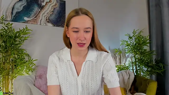 Snapshot of Sweett_Monica chatting on November 6, 2025, 12:58 am Sweett Monica online show from November 6, 2025, 12:58 am