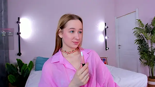 Snapshot of Sweett_Monica chatting on April 7, 2026, 12:56 am Sweett Monica online show from April 7, 2026, 12:56 am