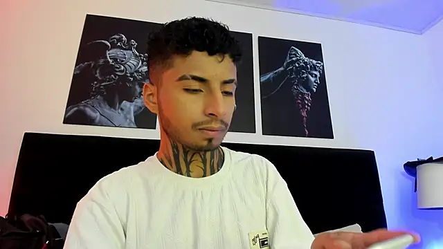 Snapshot of JuanCamiilo_66 chatting on October 30, 2025, 2:43 am JuanCamiilo 66 online show from October 30, 2025, 2:43 am