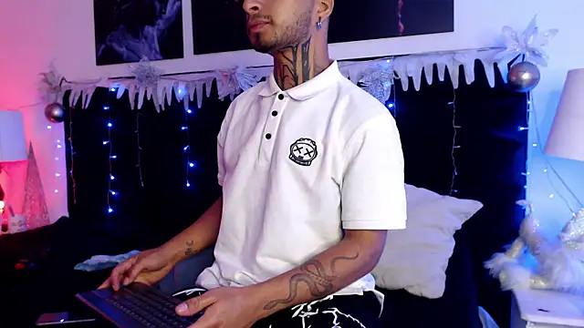 Snapshot of JuanCamiilo_66 chatting on November 28, 2025, 2:56 am JuanCamiilo 66 online show from November 28, 2025, 2:56 am