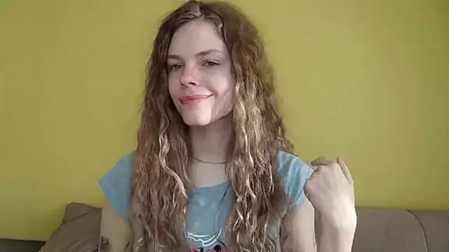 RayaNenlia online show from March 18, 2026, 5:10 am