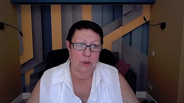 BarbaraTurners online show from October 13, 2025, 6:53 pm