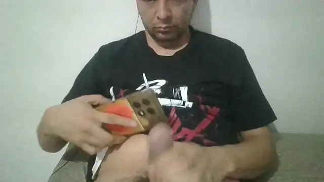 angeljz4 online show from May 5, 2026, 4:26 am