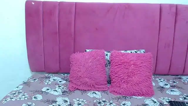 Snapshot of Yelowbone chatting on March 11, 2026, 11:21 pm Yelowbone online show from March 11, 2026, 11:21 pm