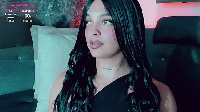 Snapshot of Emmaa_Saenz_ chatting on June 8, 2026, 1:28 am Emmaa Saenz online show from June 8, 2026, 1:28 am