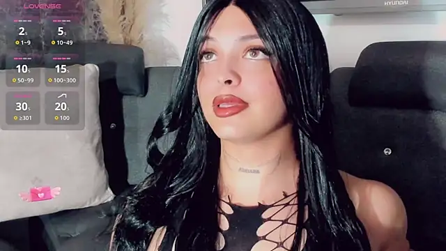Emmaa Saenz  online show from July 4, 2026, 11:20 pm