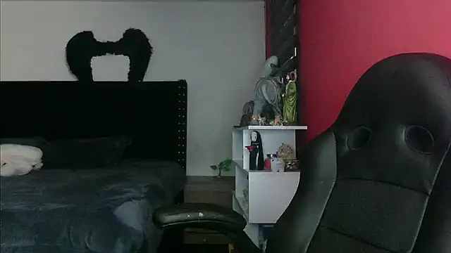 charlotedoll online show from November 14, 2025, 3:10 am