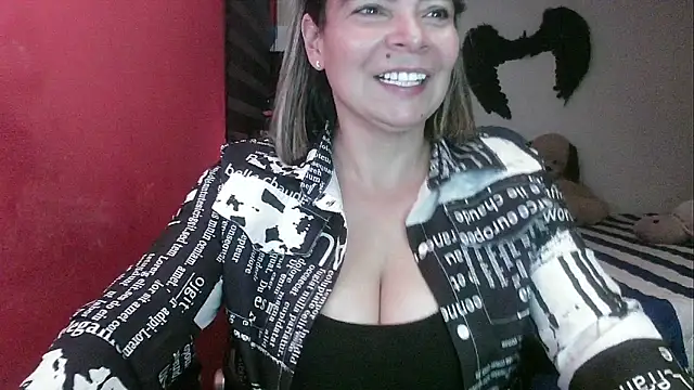 charlotedoll online show from May 9, 2026, 11:41 pm