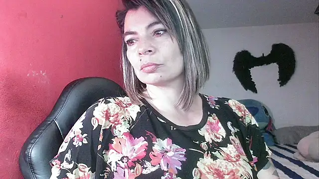 charlotedoll online show from May 6, 2026, 2:15 am