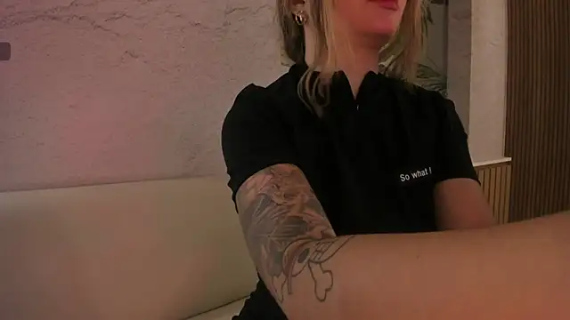 Snapshot of Arianavillada chatting on November 9, 2025, 3:10 am Arianavillada online show from November 9, 2025, 3:10 am