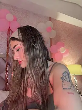 Arianavillada online show from May 6, 2026, 3:32 am