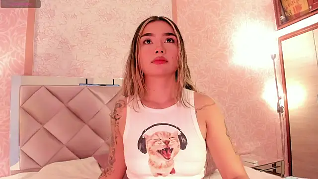 Snapshot of Arianavillada chatting on October 15, 2025, 3:27 am Arianavillada online show from October 15, 2025, 3:27 am