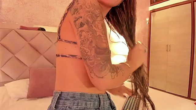 Snapshot of Arianavillada chatting on November 21, 2025, 3:27 am Arianavillada online show from November 21, 2025, 3:27 am