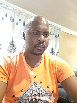 Snapshot of Lows2112 chatting on November 6, 2025, 8:02 pm Lows2112 online show from November 6, 2025, 8:02 pm