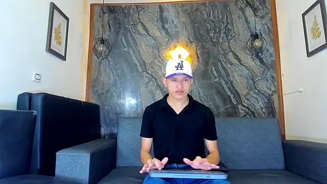 liam genner  online show from February 21, 2025, 7:54 pm