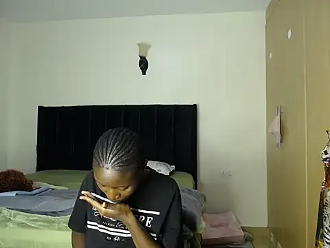 thicky anncy online show from November 13, 2025, 11:08 pm