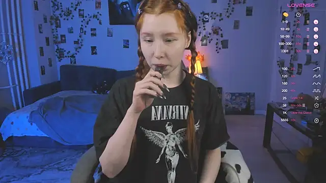 Snapshot of CallMeEffy1 chatting on October 26, 2025, 10:10 pm CallMeEffy1 online show from October 26, 2025, 10:10 pm