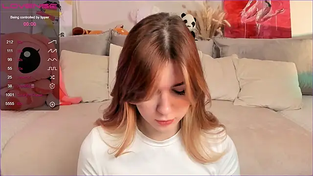 Snapshot of Frau_Lina chatting on November 4, 2025, 2:43 pm Frau Lina online show from November 4, 2025, 2:43 pm