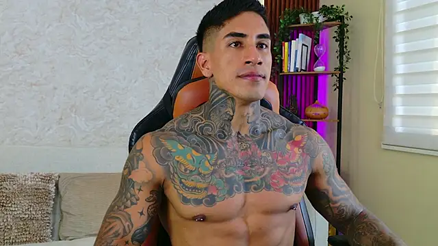 Snapshot of AdanReilly chatting on October 23, 2025, 8:40 pm AdanReilly online show from October 23, 2025, 8:40 pm