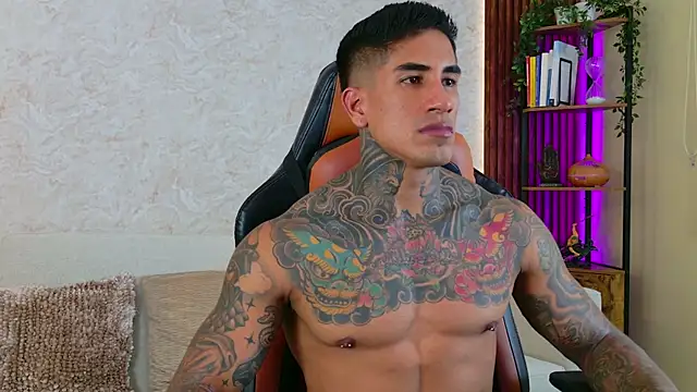 Snapshot of AdanReilly chatting on November 7, 2025, 9:19 pm AdanReilly online show from November 7, 2025, 9:19 pm