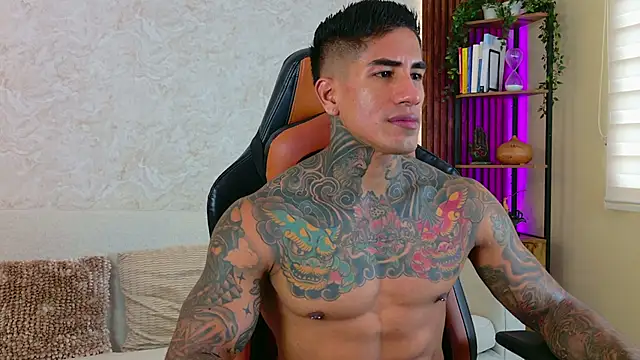 Snapshot of AdanReilly chatting on November 12, 2025, 12:09 pm AdanReilly online show from November 12, 2025, 12:09 pm