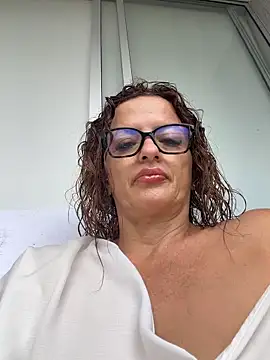 Snapshot of CioniWeiss chatting on April 27, 2026, 9:02 pm CioniWeiss online show from April 27, 2026, 9:02 pm