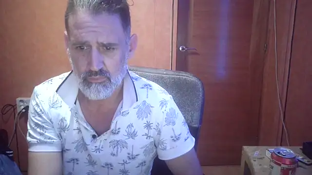 Snapshot of Lia_Y_PatrickX chatting on October 20, 2025, 6:52 pm Lia Y PatrickX online show from October 20, 2025, 6:52 pm