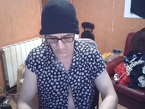 Snapshot of Lia_Y_PatrickX chatting on March 5, 2026, 7:54 pm Lia Y PatrickX online show from March 5, 2026, 7:54 pm