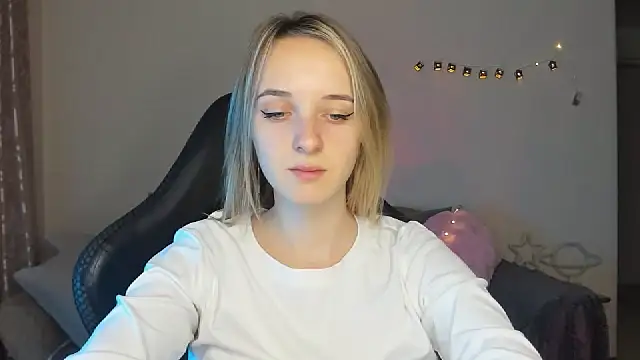 Snapshot of RouseReed chatting on October 25, 2025, 6:23 am RouseReed online show from October 25, 2025, 6:23 am