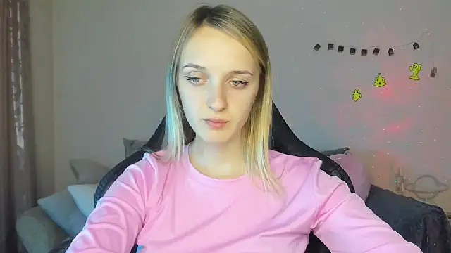 Snapshot of RouseReed chatting on November 7, 2025, 12:53 pm RouseReed online show from November 7, 2025, 12:53 pm