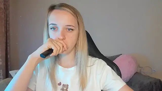 Snapshot of RouseReed chatting on October 12, 2025, 6:26 am RouseReed online show from October 12, 2025, 6:26 am