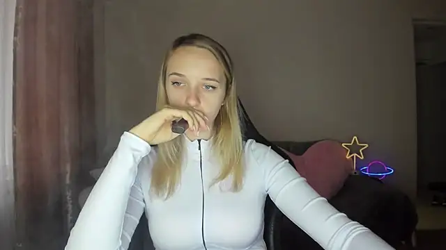 Snapshot of RouseReed chatting on October 22, 2025, 12:04 pm RouseReed online show from October 22, 2025, 12:04 pm