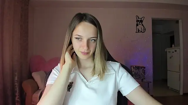Snapshot of RouseReed chatting on June 15, 2026, 6:46 am RouseReed online show from June 15, 2026, 6:46 am