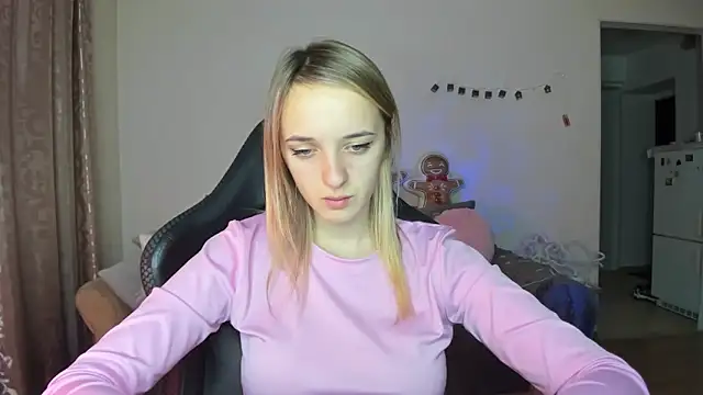 Snapshot of RouseReed chatting on November 17, 2025, 7:23 am RouseReed online show from November 17, 2025, 7:23 am