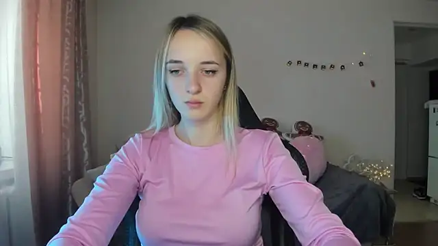 Snapshot of RouseReed chatting on November 14, 2025, 7:34 am RouseReed online show from November 14, 2025, 7:34 am