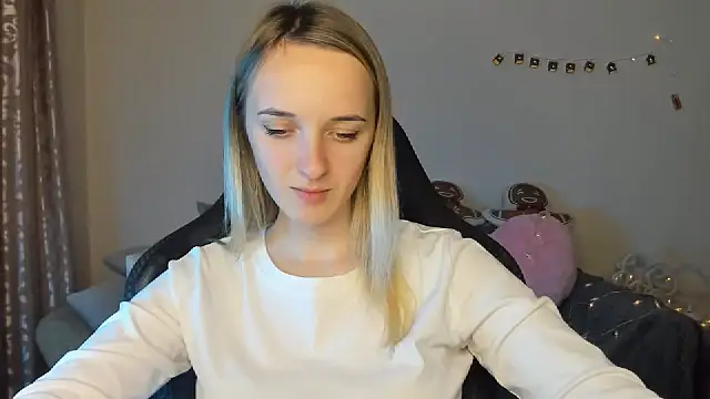 Snapshot of RouseReed chatting on November 15, 2025, 1:37 pm RouseReed online show from November 15, 2025, 1:37 pm