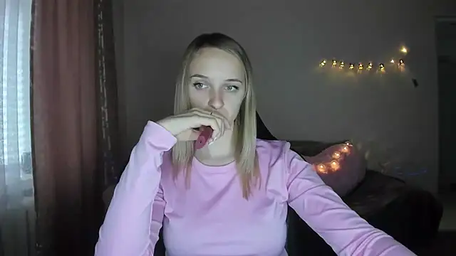 Snapshot of RouseReed chatting on November 11, 2025, 12:44 pm RouseReed online show from November 11, 2025, 12:44 pm