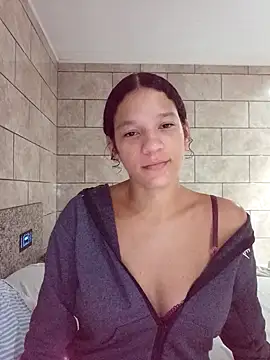 Snapshot of By_Aninha chatting on May 12, 2026, 8:15 pm By Aninha online show from May 12, 2026, 8:15 pm