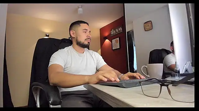 Snapshot of thesexlawyer1 chatting on December 14, 2025, 3:24 am thesexlawyer1 online show from December 14, 2025, 3:24 am