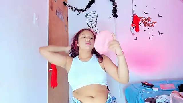 Emily Coper18 online show from October 12, 2025, 1:23 pm