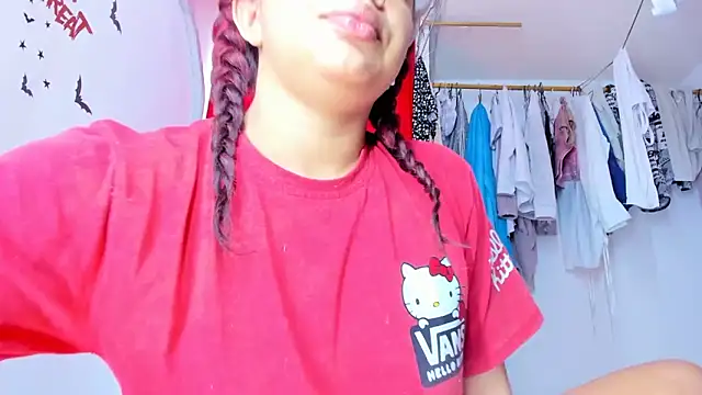 Emily Coper18 online show from November 23, 2025, 1:32 pm