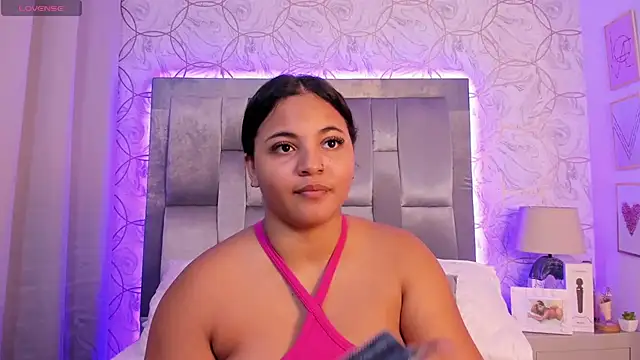 Snapshot of EmmaWeest chatting on December 11, 2024, 9:23 pm EmmaWeest online show from December 11, 2024, 9:23 pm